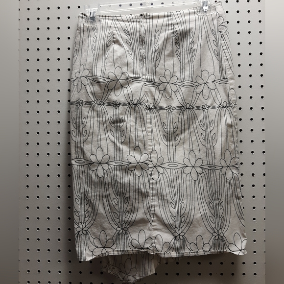 * Blk and White Skirt - Picture 3 of 3